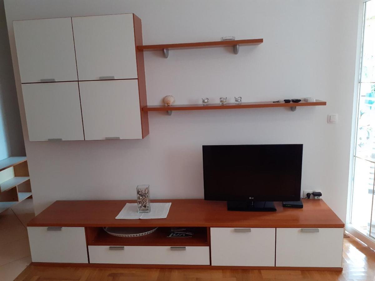 Apartment Conty On The Ground Floor Malinska Exteriör bild