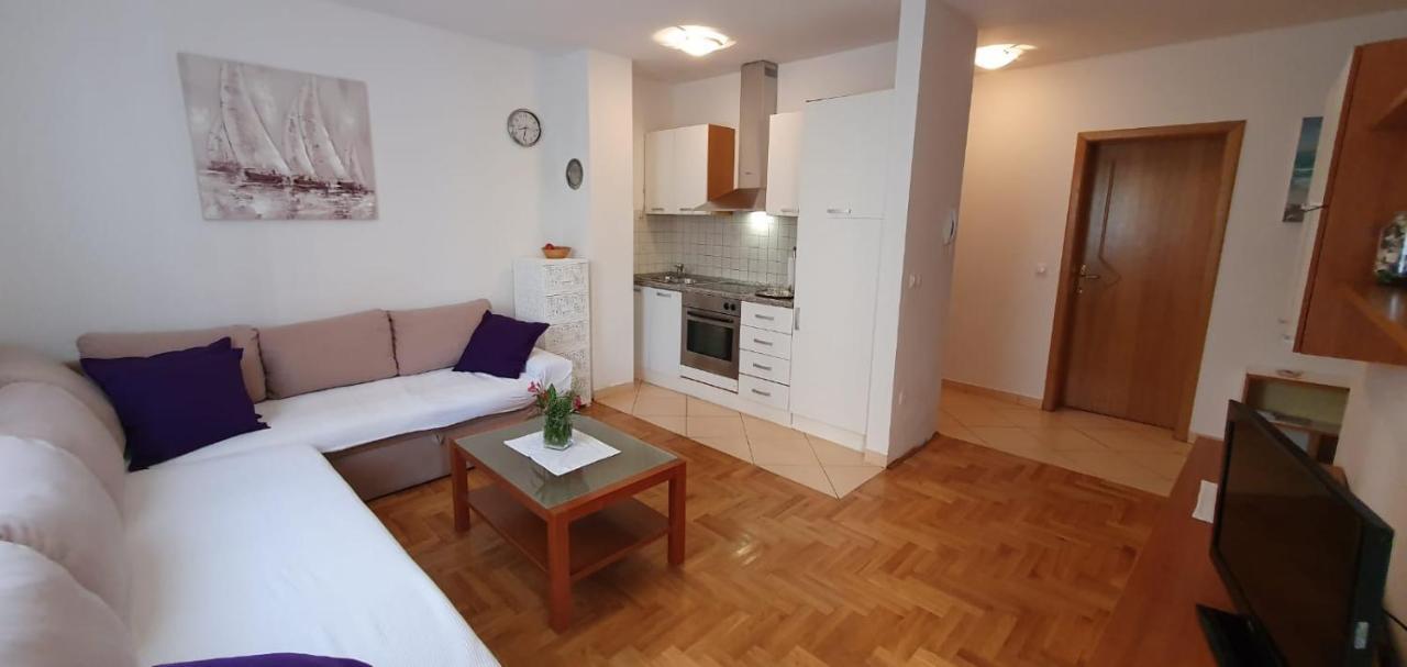 Apartment Conty On The Ground Floor Malinska Exteriör bild